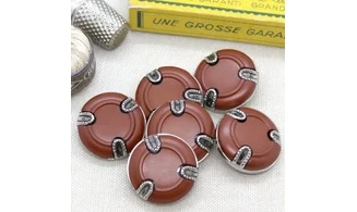 6 boutons / 25MM / Brun caramel