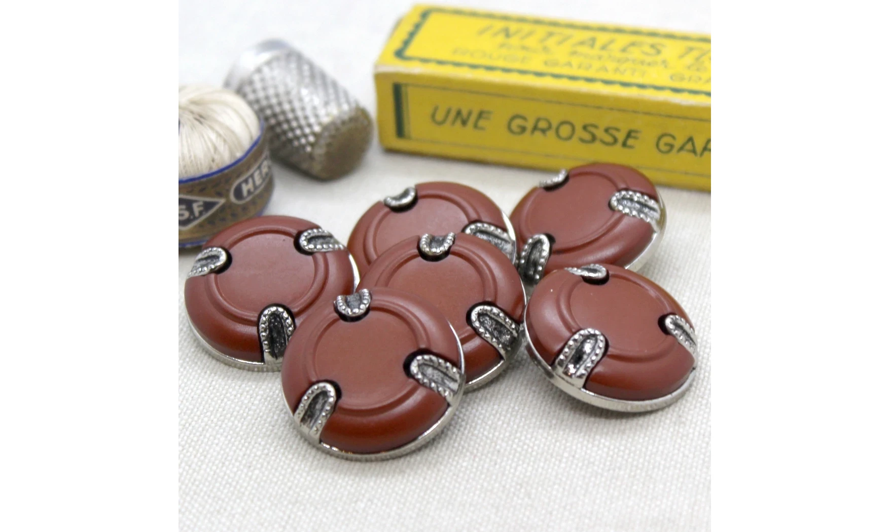 6 boutons / 25MM / Brun caramel