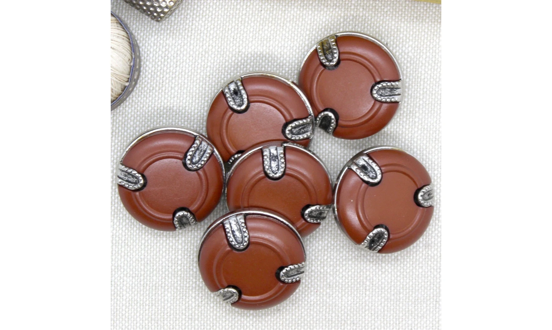 6 boutons / 25MM / Brun caramel