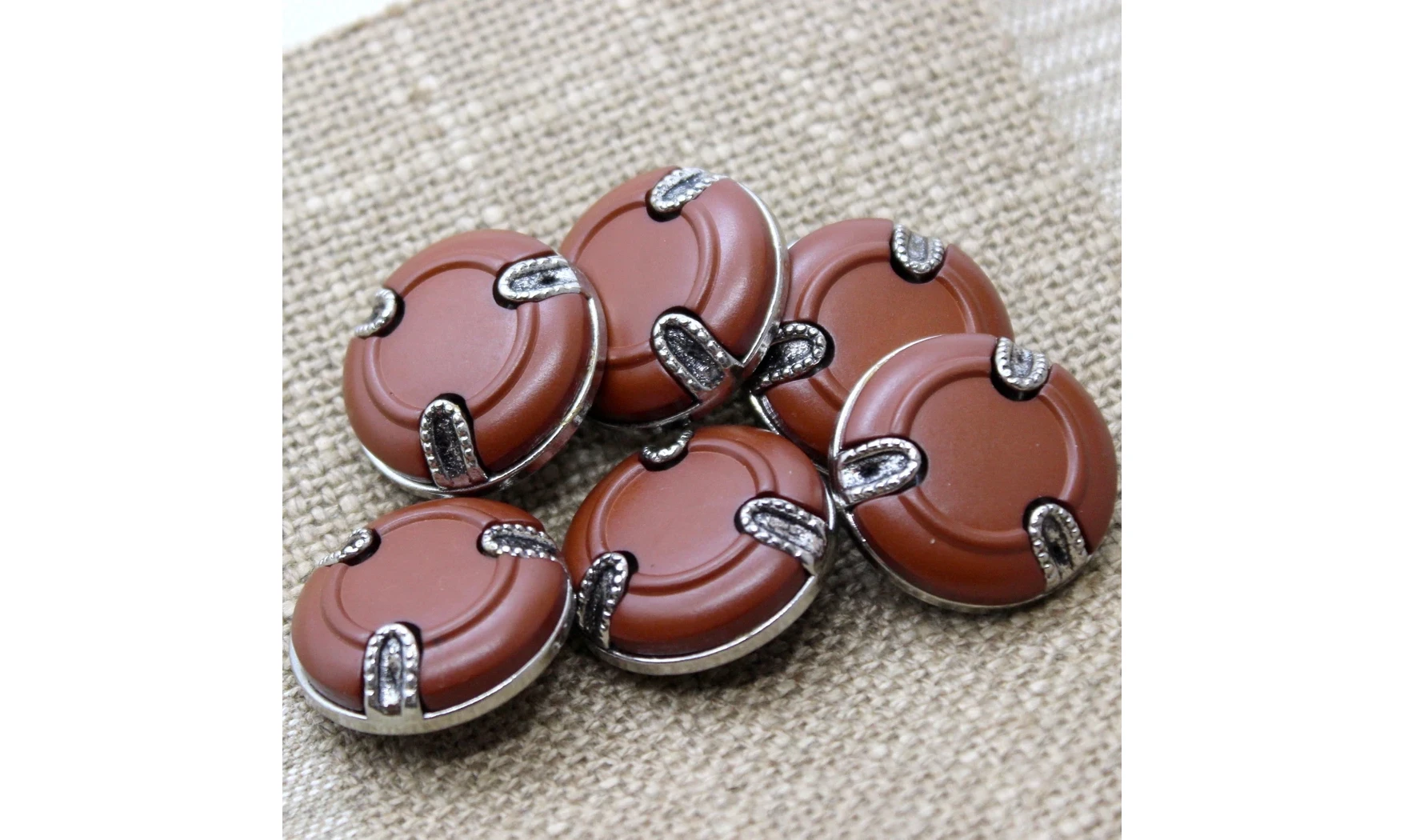 6 boutons / 25MM / Brun caramel