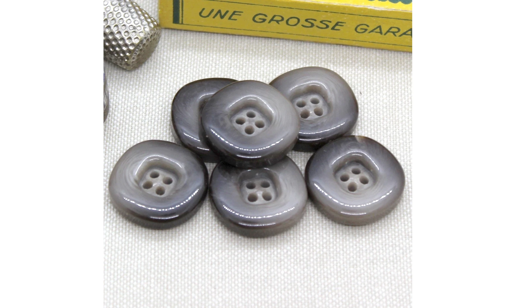 Vintage Button 192B-2