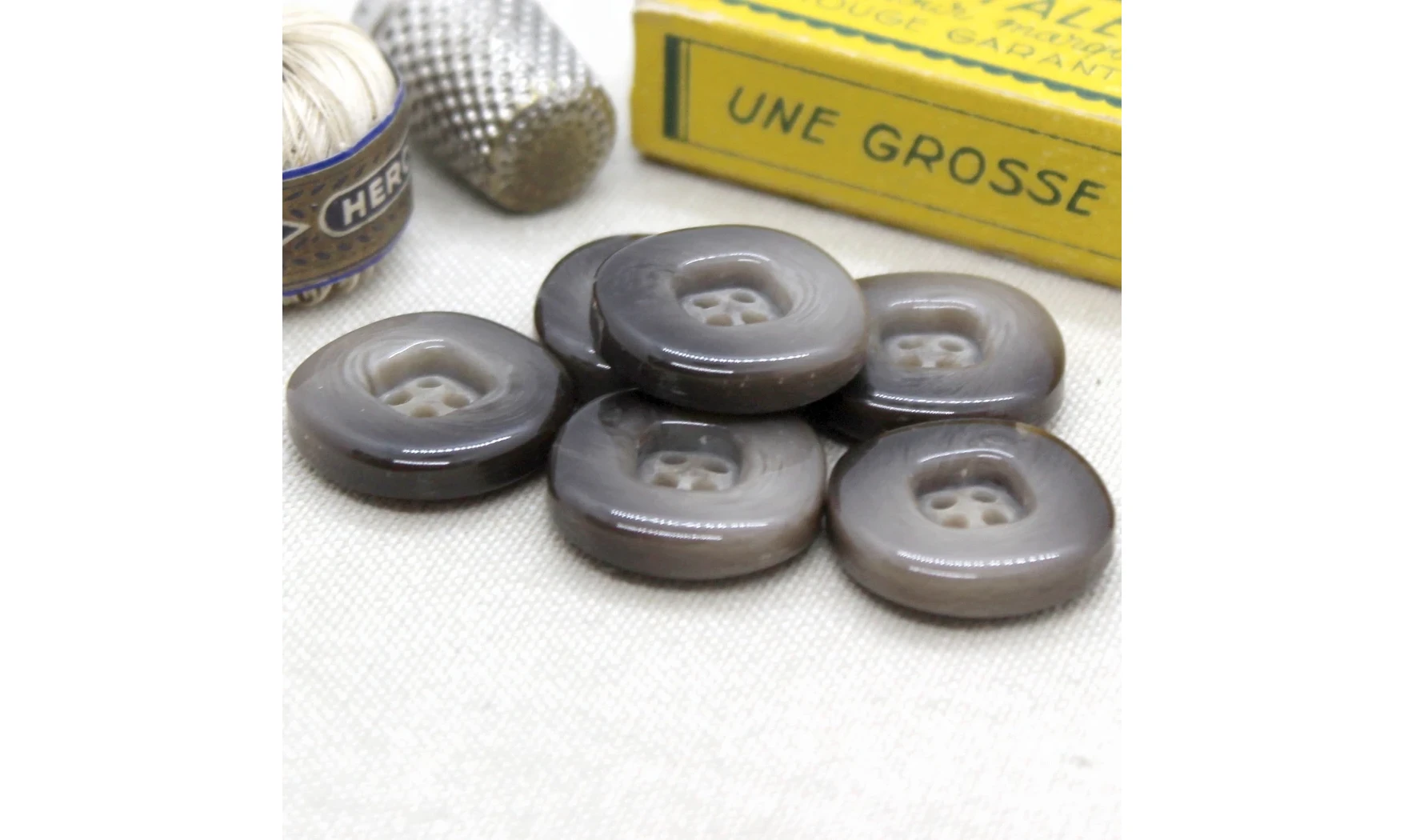 Vintage Button 192B-2