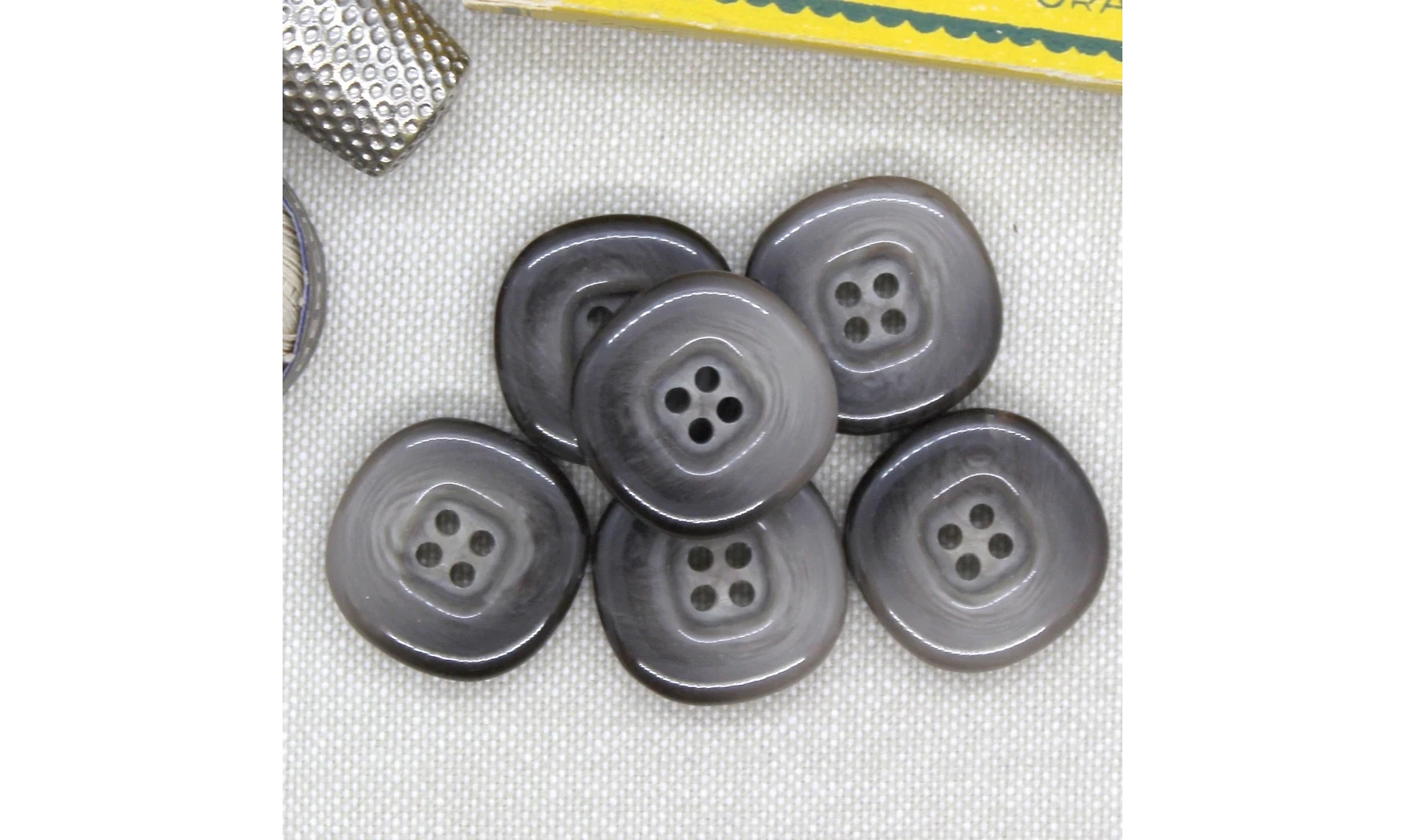 Vintage Button 192B-2