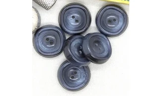 Vintage button 102B2