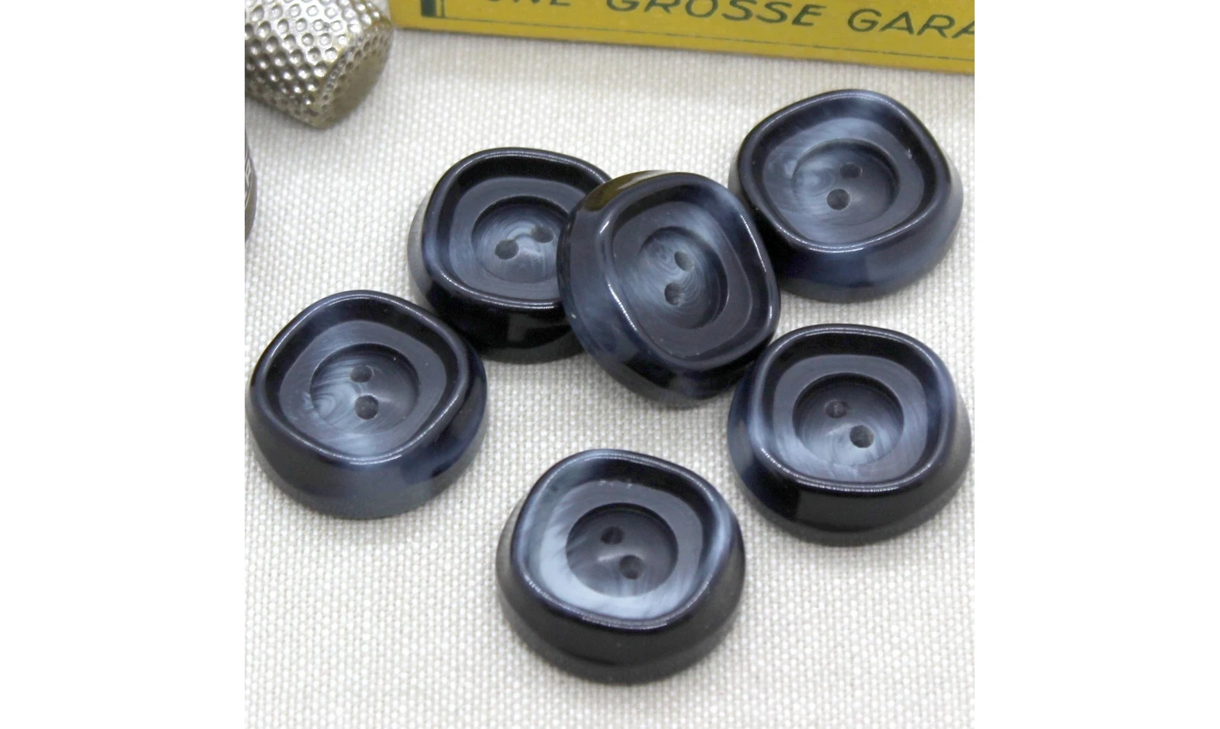 Vintage button 101B3