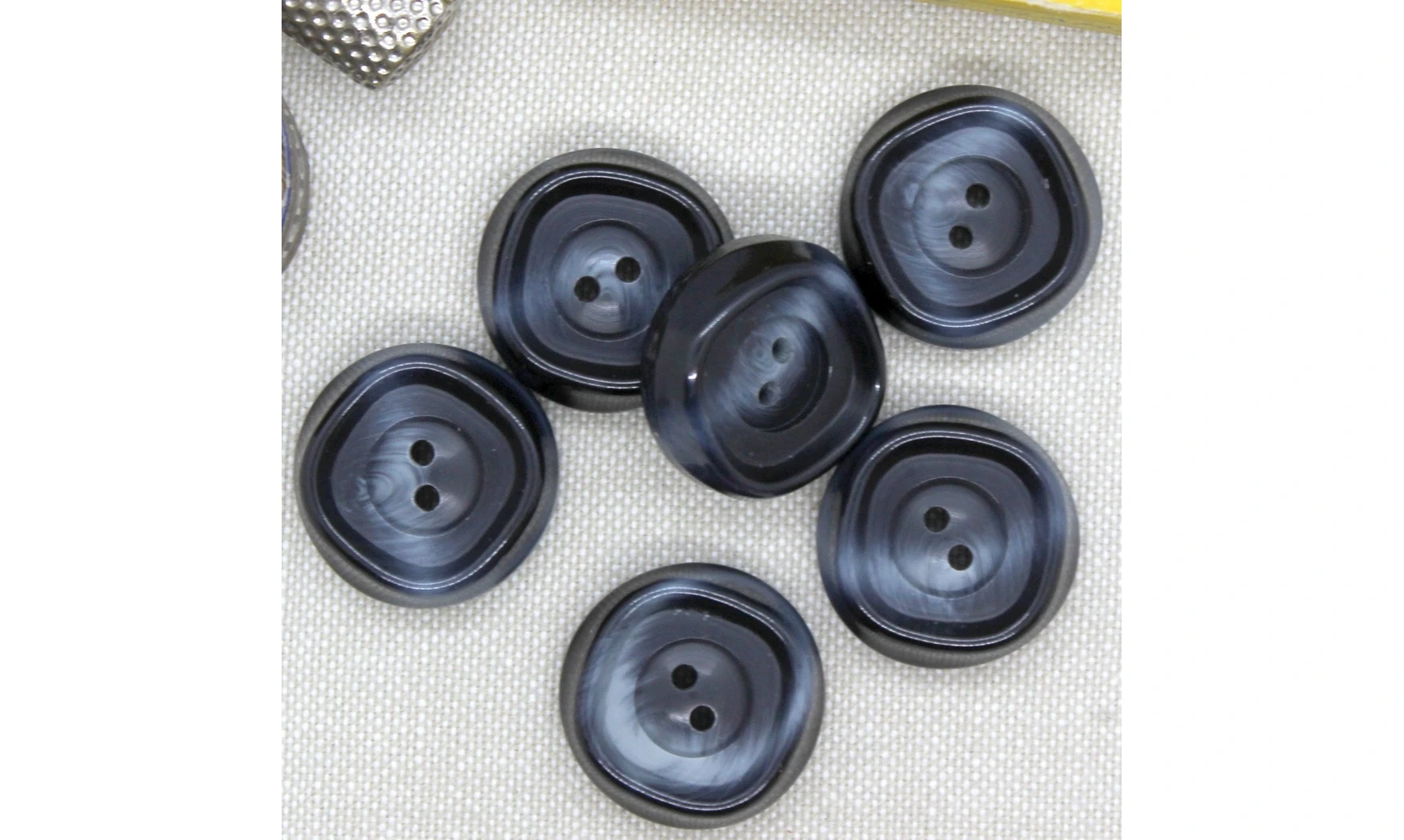 Vintage button 101B3