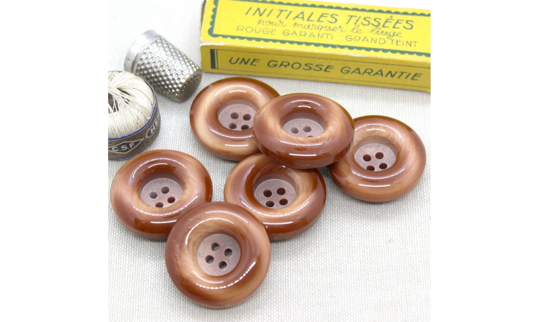 Vintage button 141B2