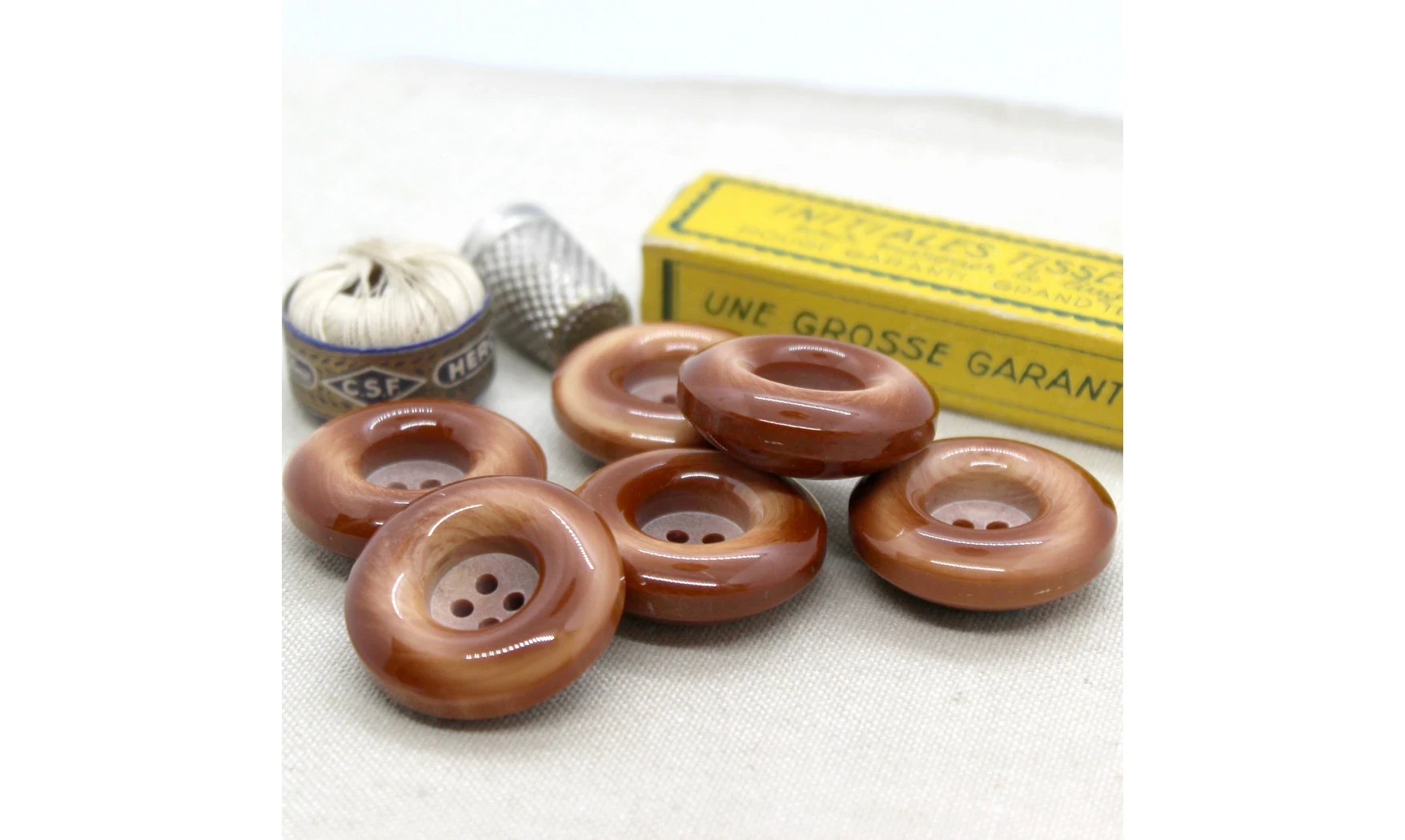 Vintage button 141B2