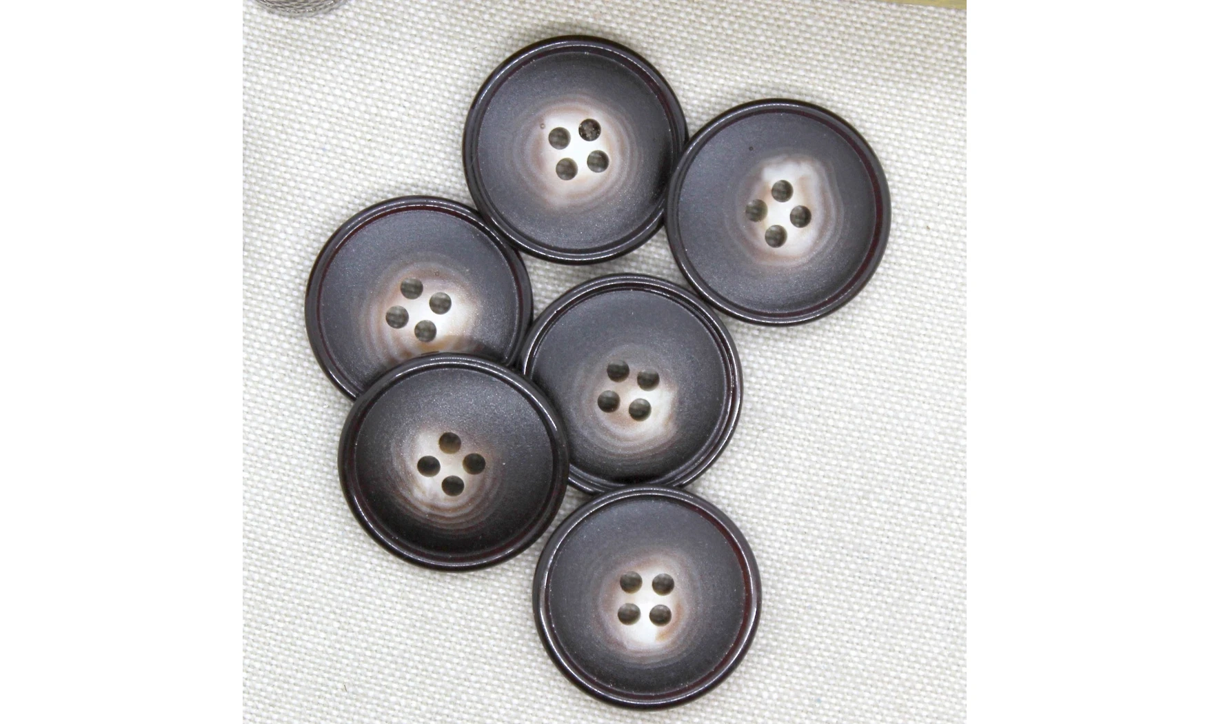 Vintage button 048A