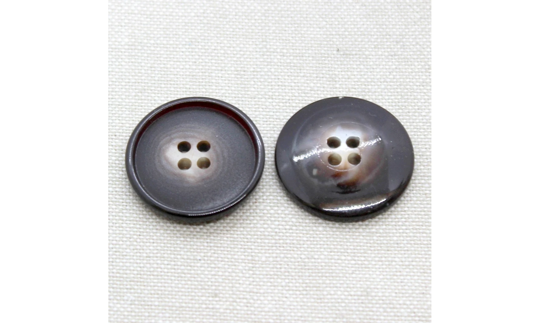 Vintage button 048A