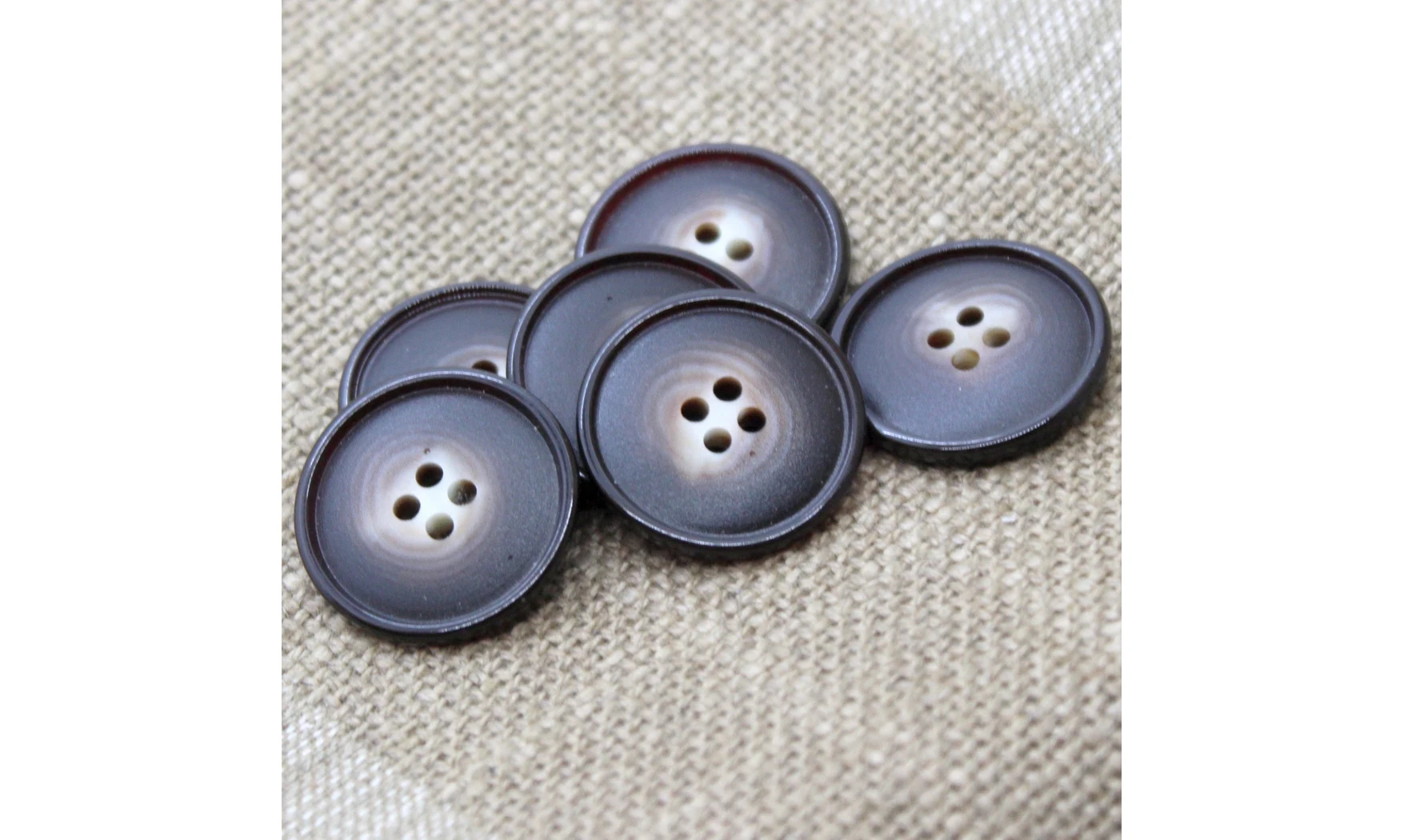 Vintage button 048A