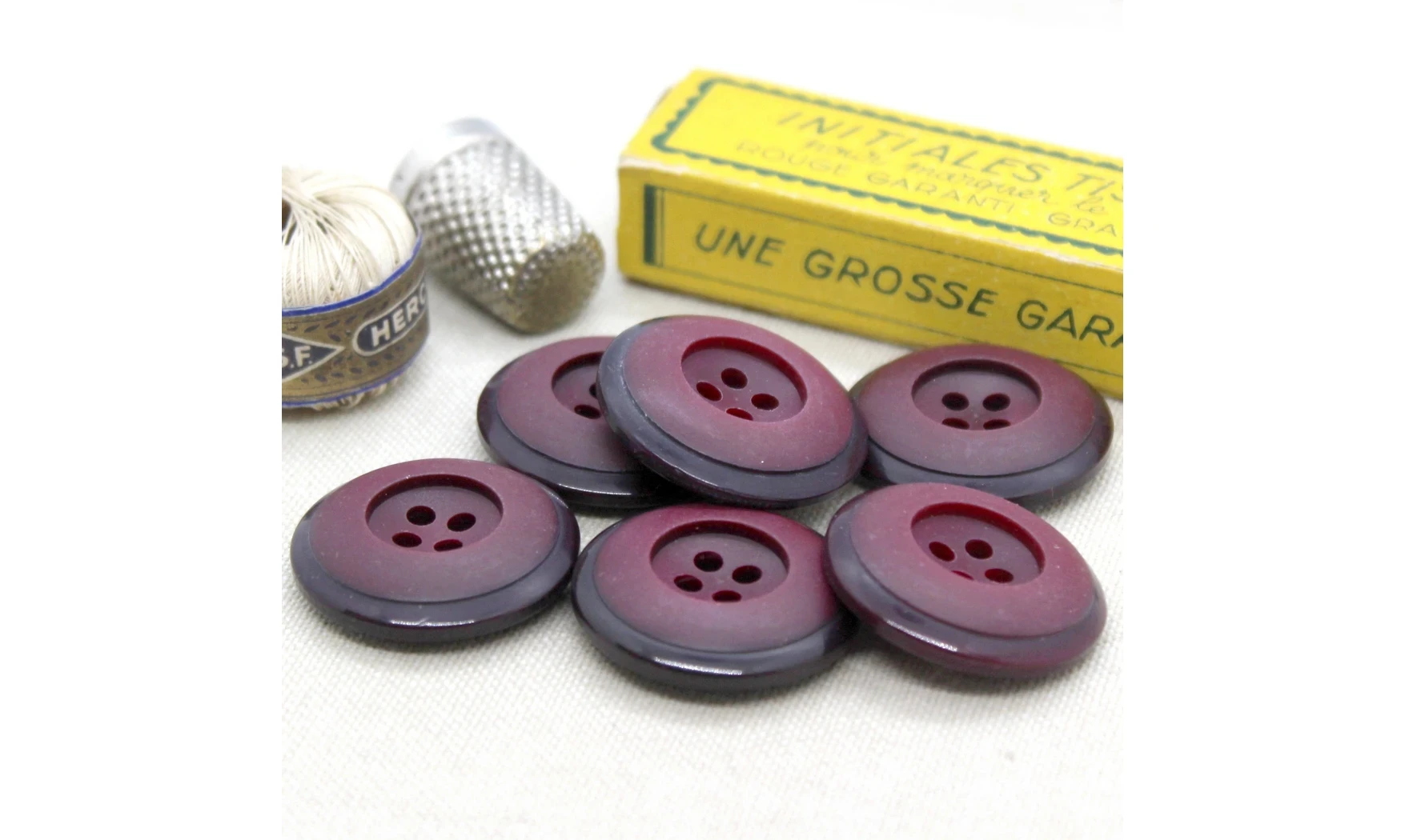 6 boutons / 28MM / Rouge