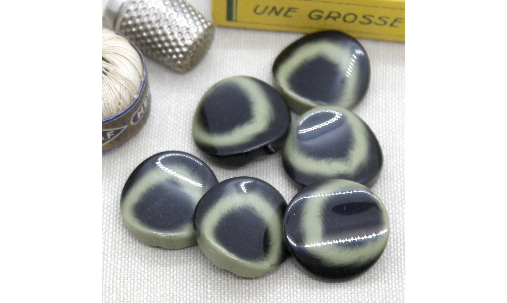 Vintage Button 147B-2