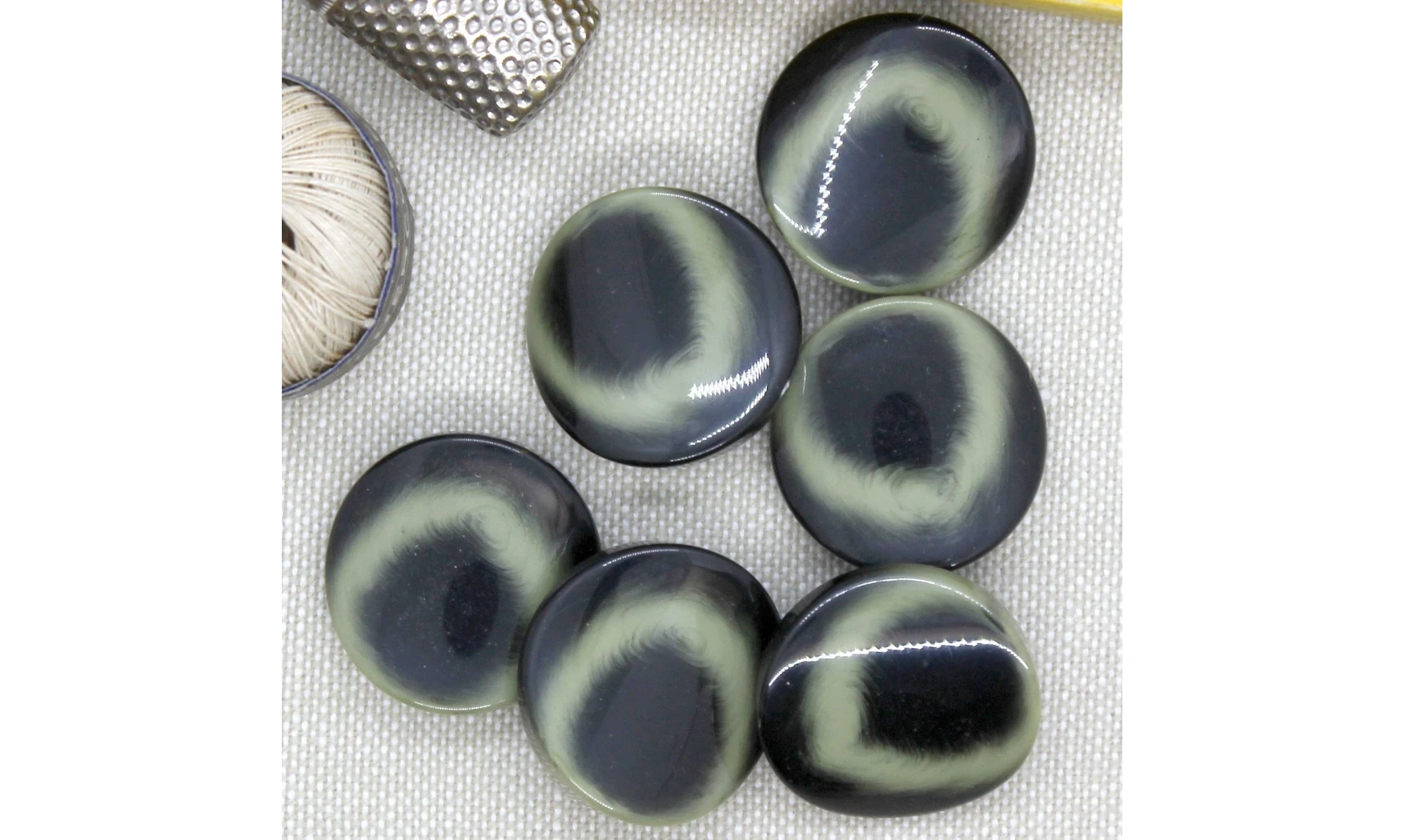 Vintage Button 147B-2