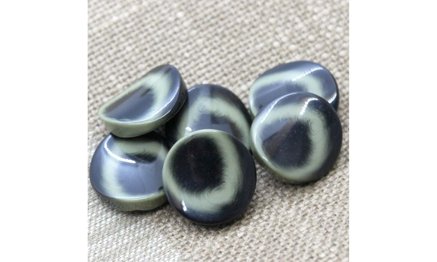 Vintage Button 147B-2