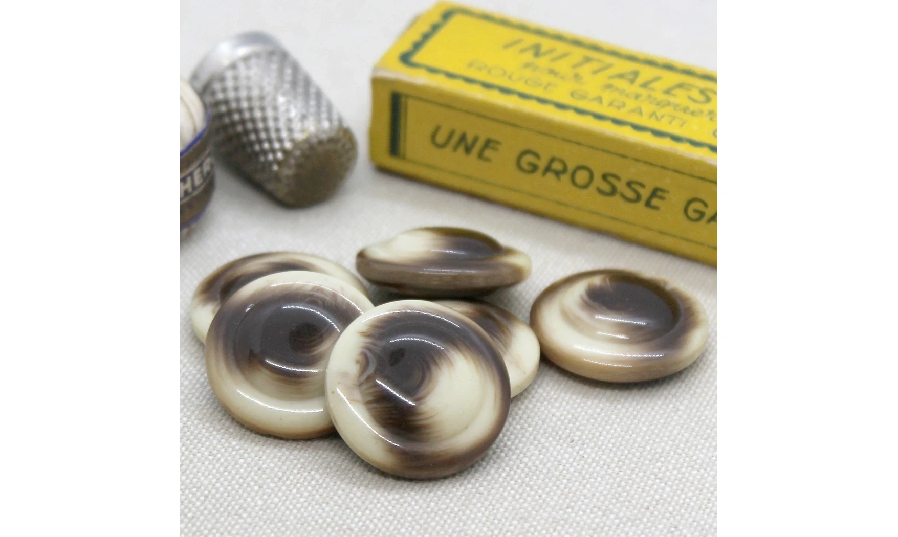 Vintage Button 182B-3