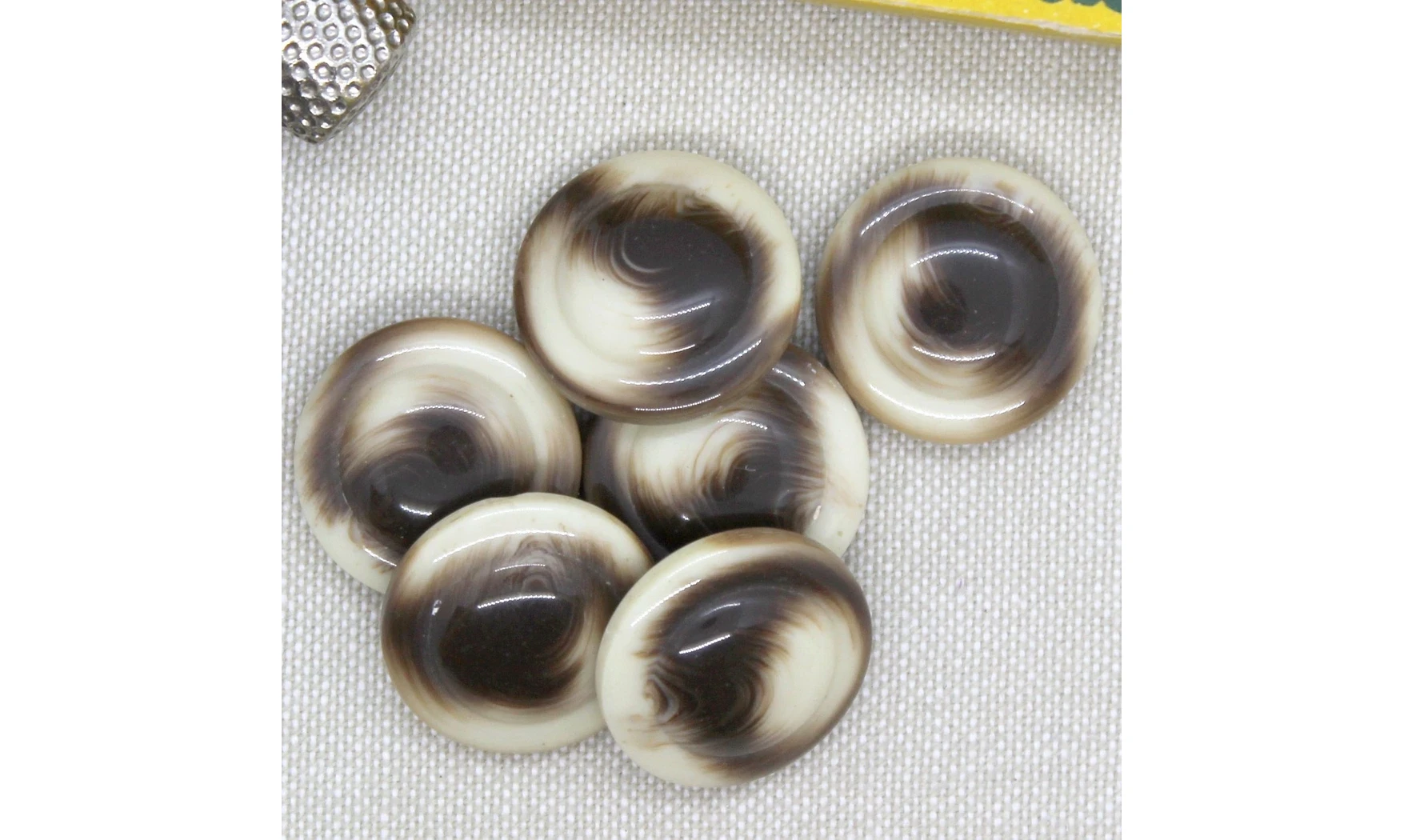 Vintage Button 182B-3