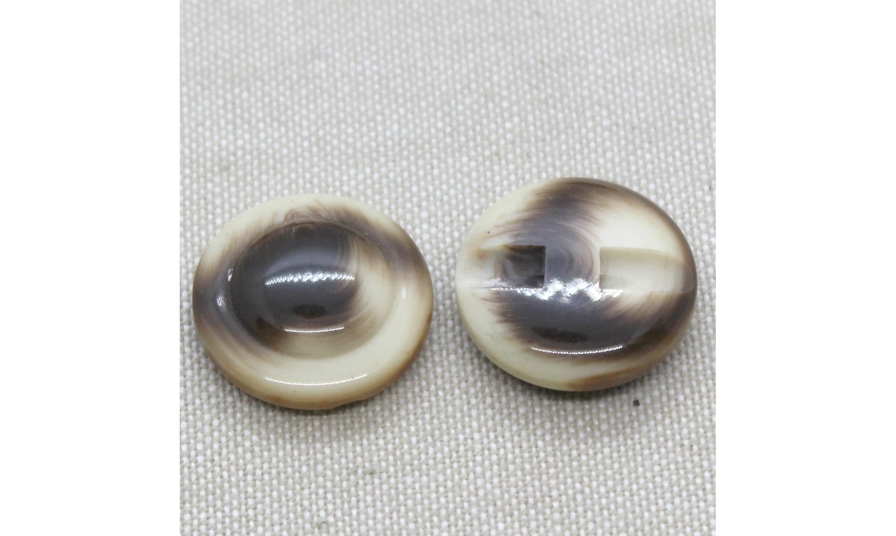 Vintage Button 182B-3