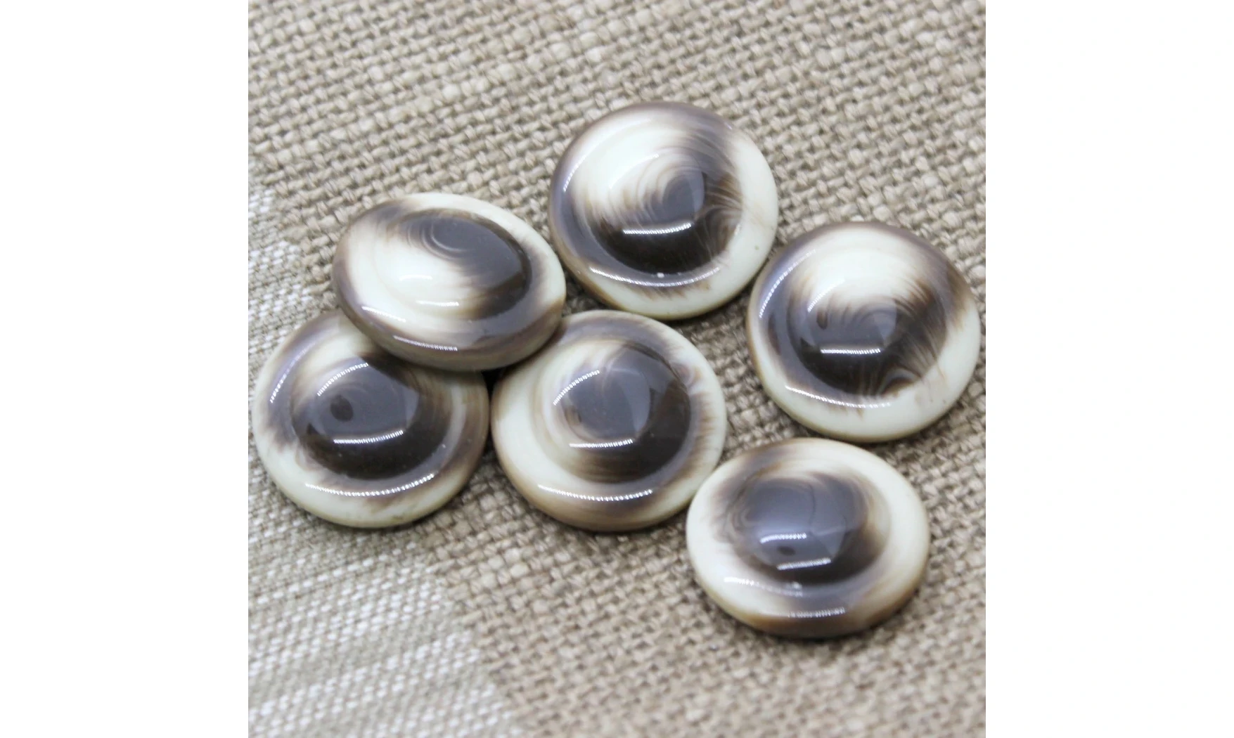 Vintage Button 182B-3