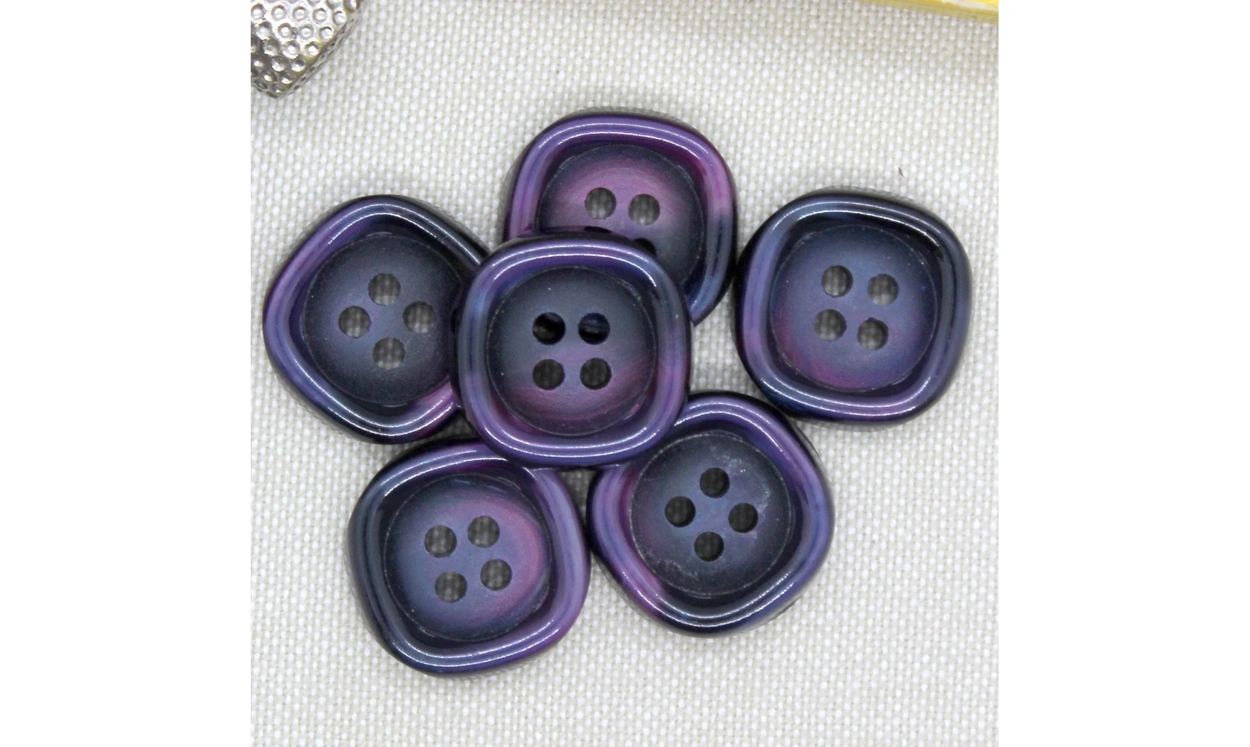 Vintage Button 087B-2