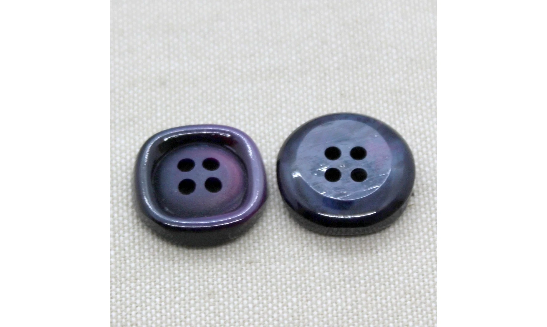 Vintage Button 087B-2