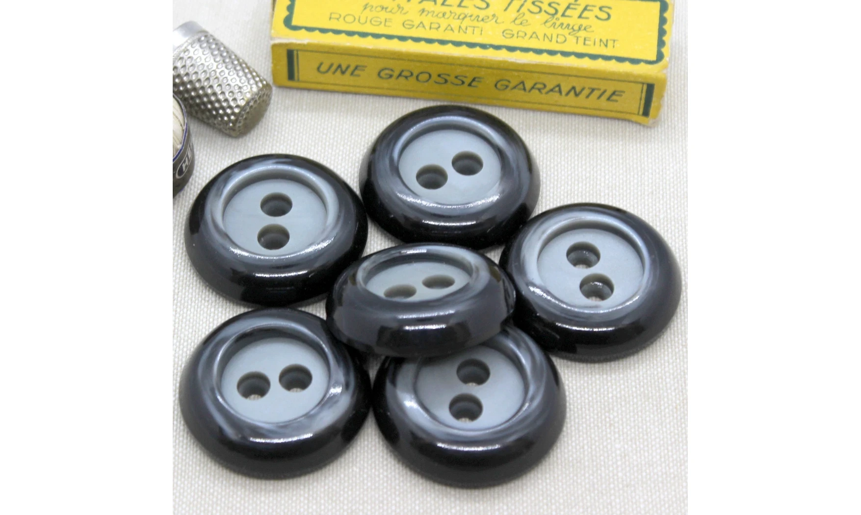 6 boutons / 35MM / Noir