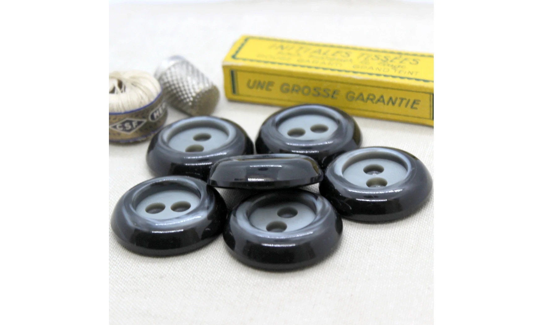 6 boutons / 35MM / Noir