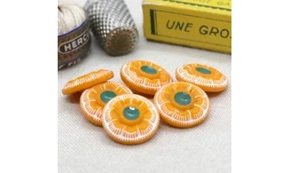 Vintage Button 323B