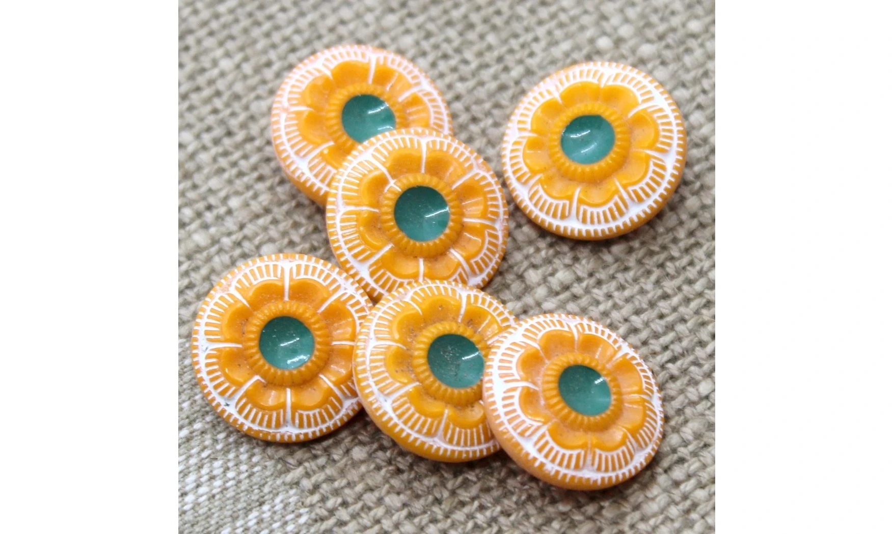 Vintage Button 323B