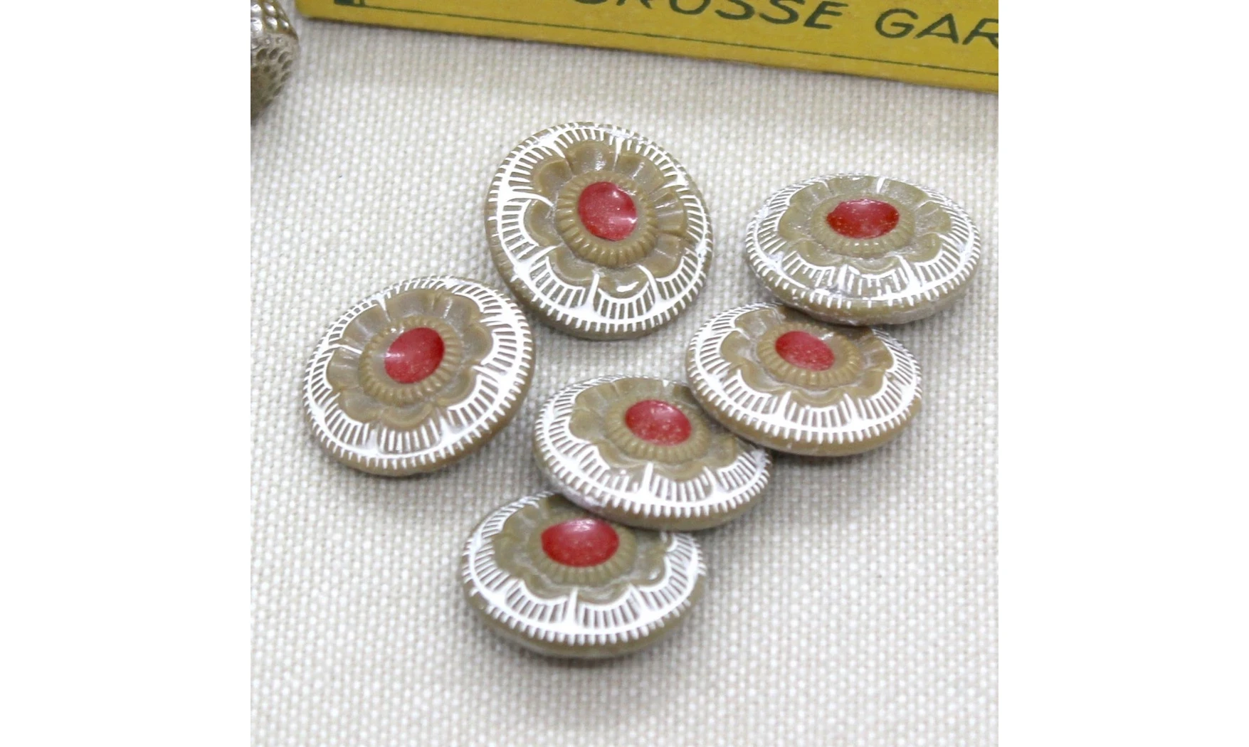 Vintage Button 324B