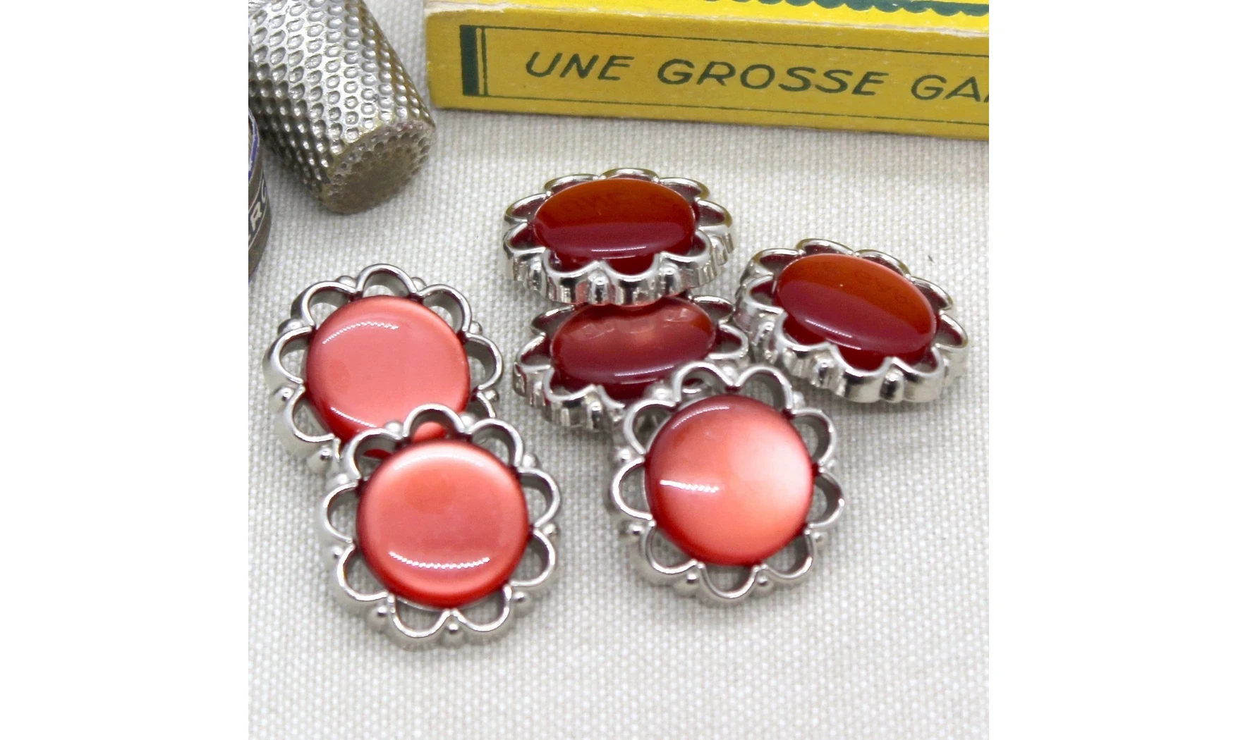 6 boutons / 22MM / Rouge "Fleur"