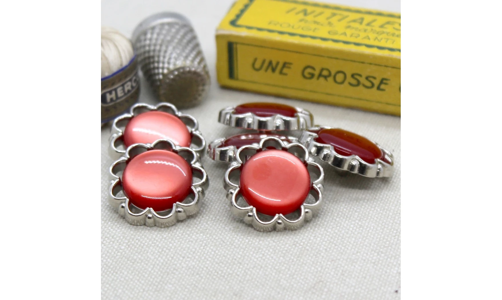 6 boutons / 22MM / Rouge "Fleur"