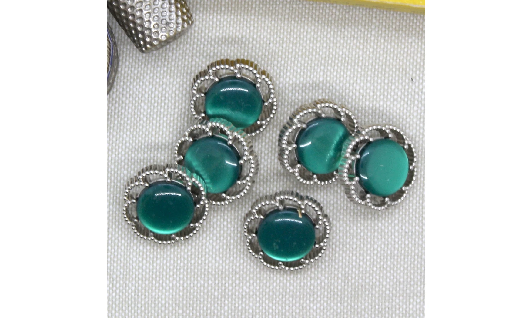 6 boutons / 18MM / Vert "Fleur"