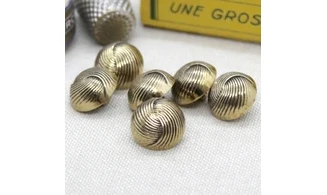 6 boutons / 13MM / Doré "Pelote"