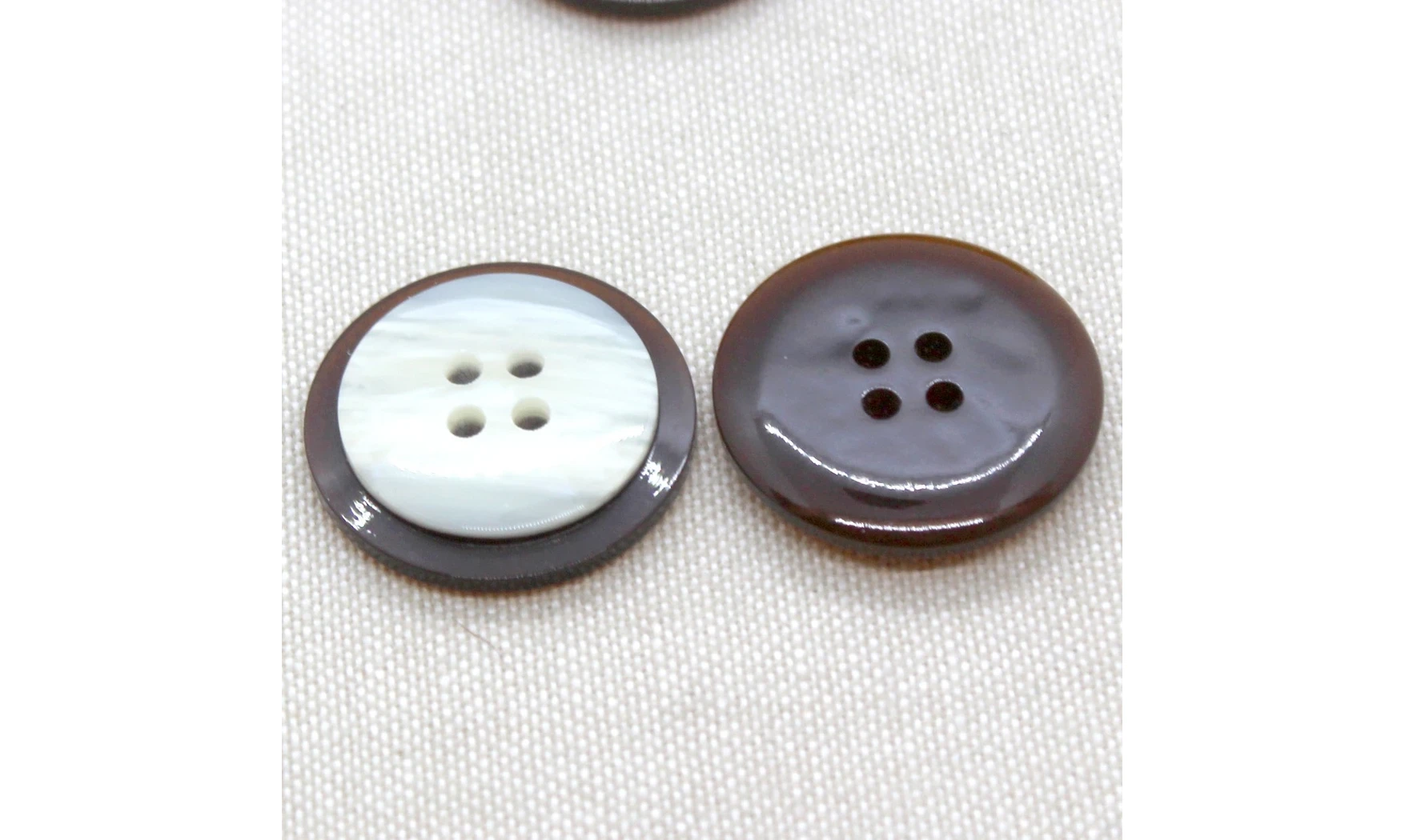 6 boutons / 27MM / Brun