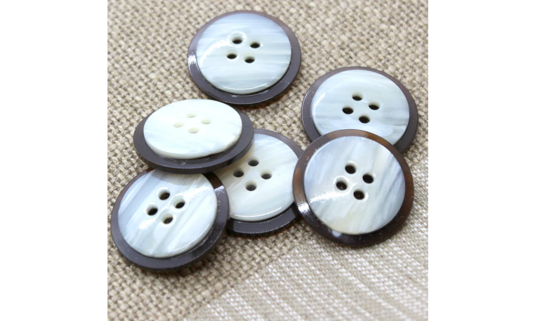6 boutons / 27MM / Brun