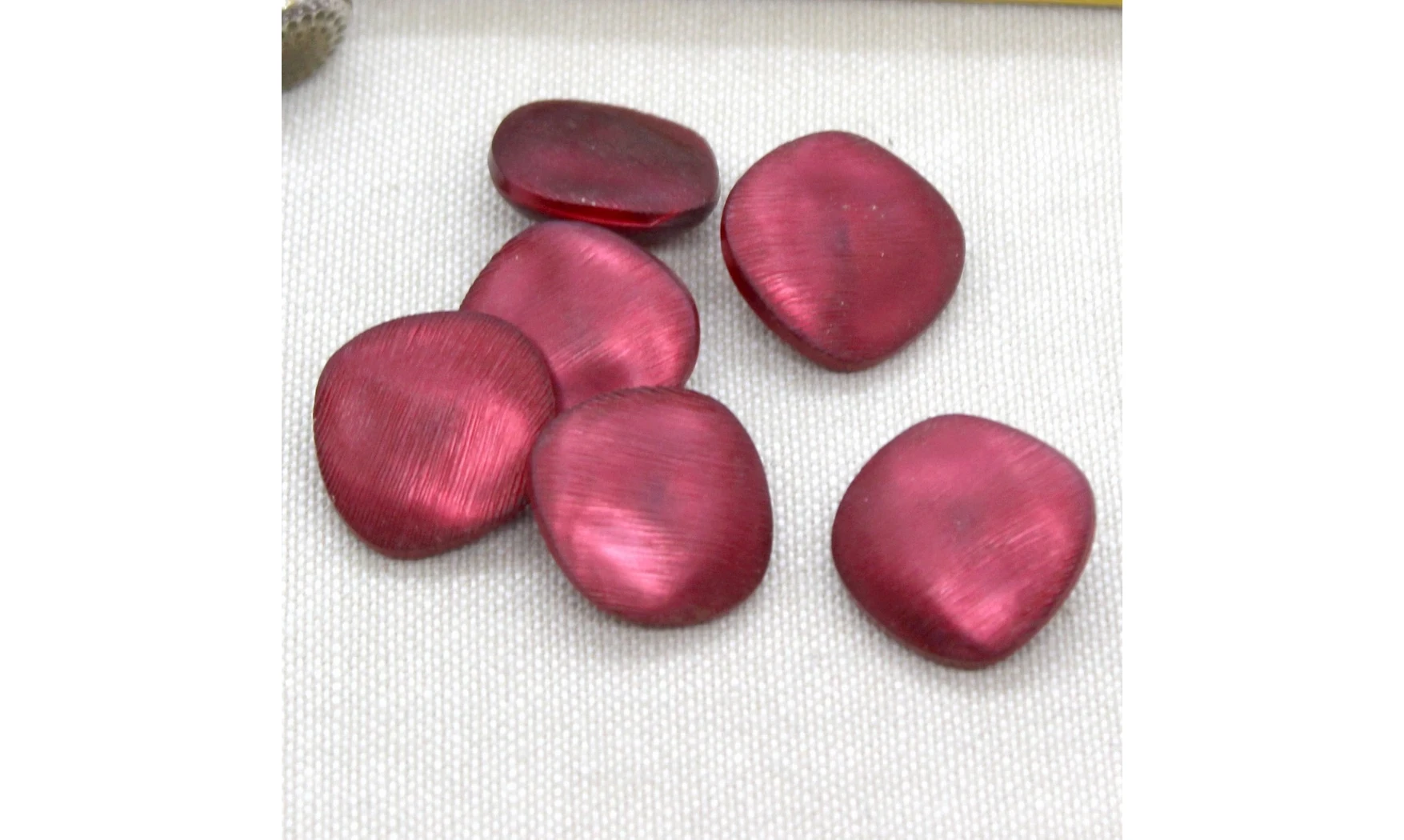 6 boutons / 21MM / Rouge