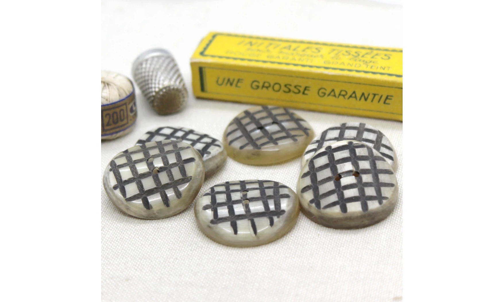 6 boutons / 30MM / Quadrillage