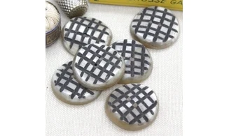 6 boutons / 28MM / Quadrillage