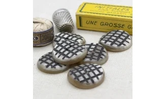 6 boutons / 28MM / Quadrillage