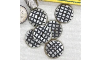 6 boutons / 28MM / Quadrillage