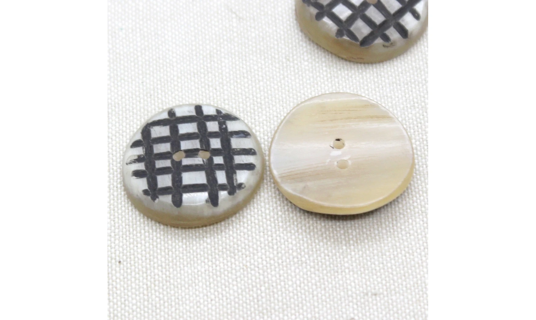 6 boutons / 28MM / Quadrillage