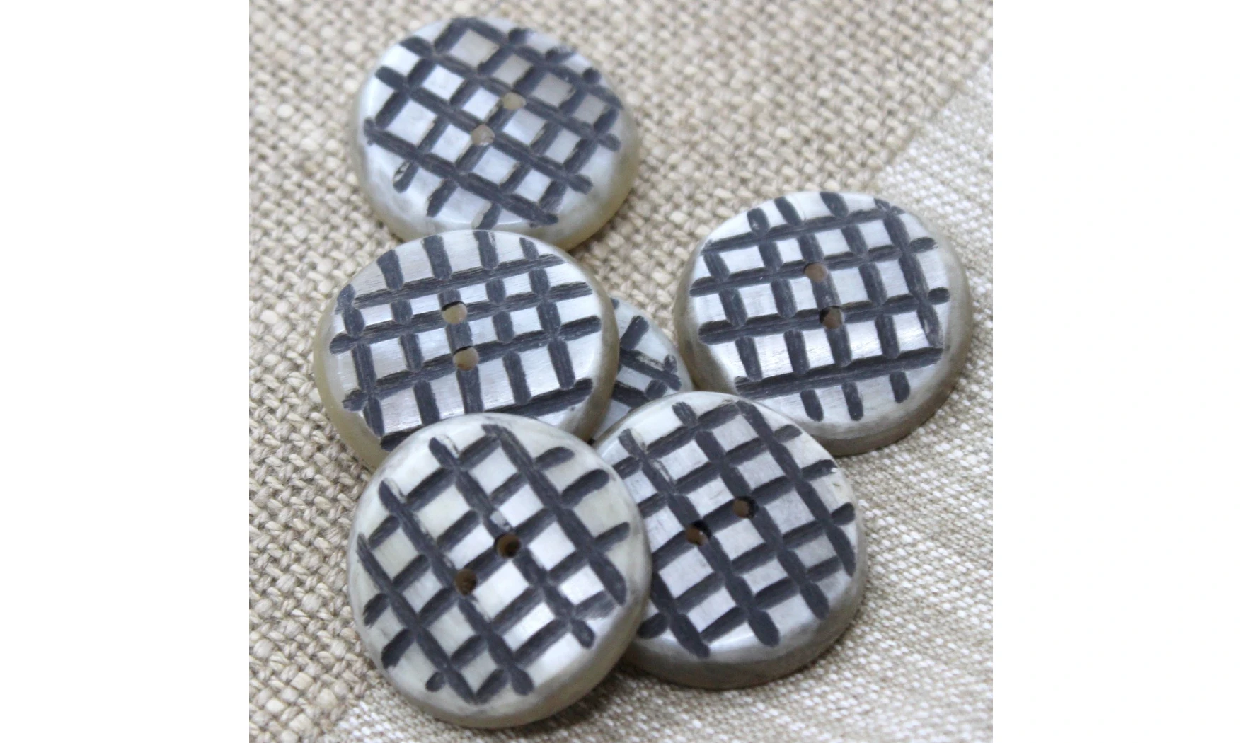 6 boutons / 28MM / Quadrillage