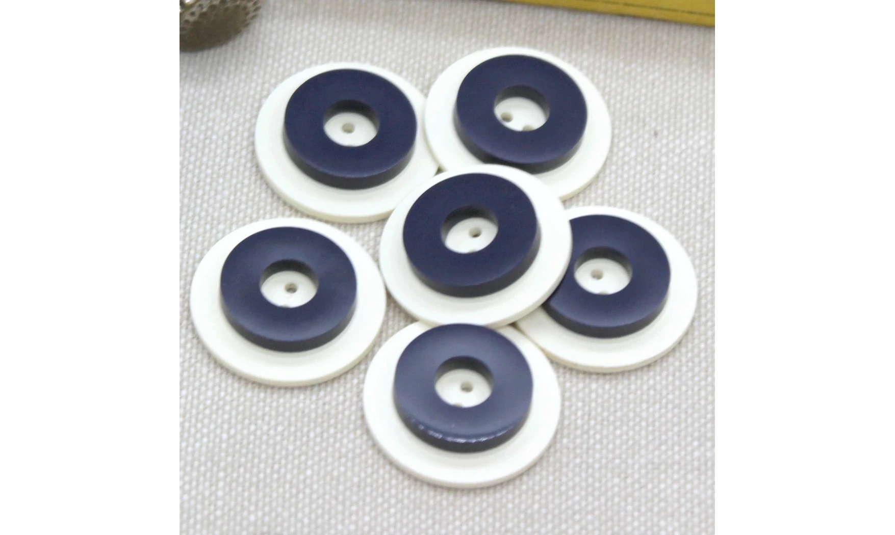 Vintage button 363bB