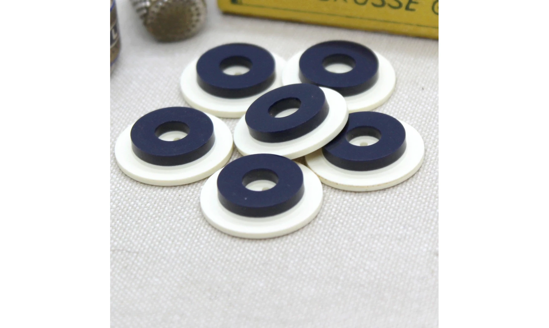 Vintage button 363bB