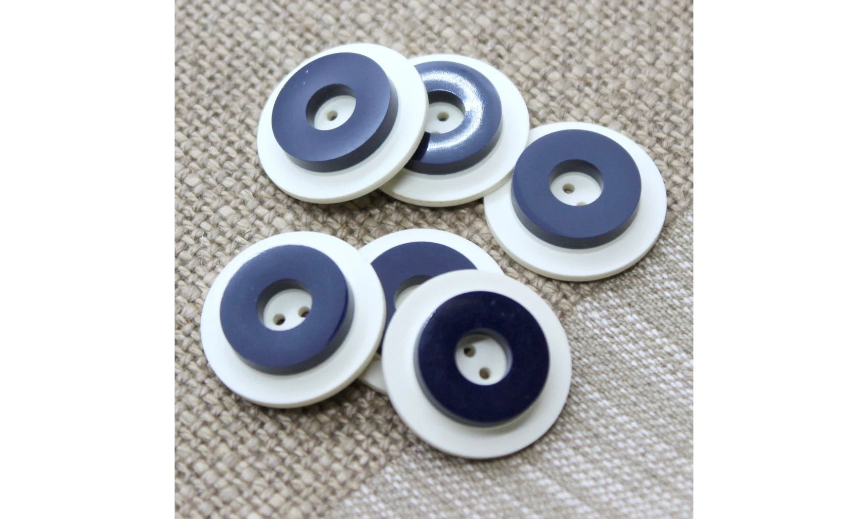 Vintage button 363bB