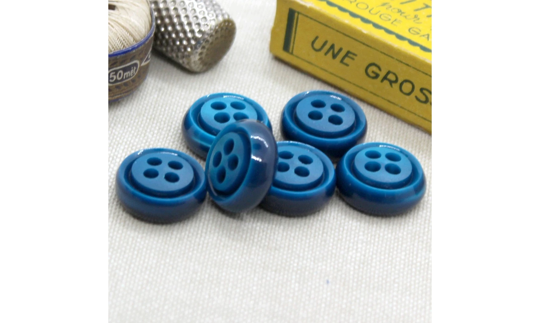 6 boutons / 17MM / Bleu vif