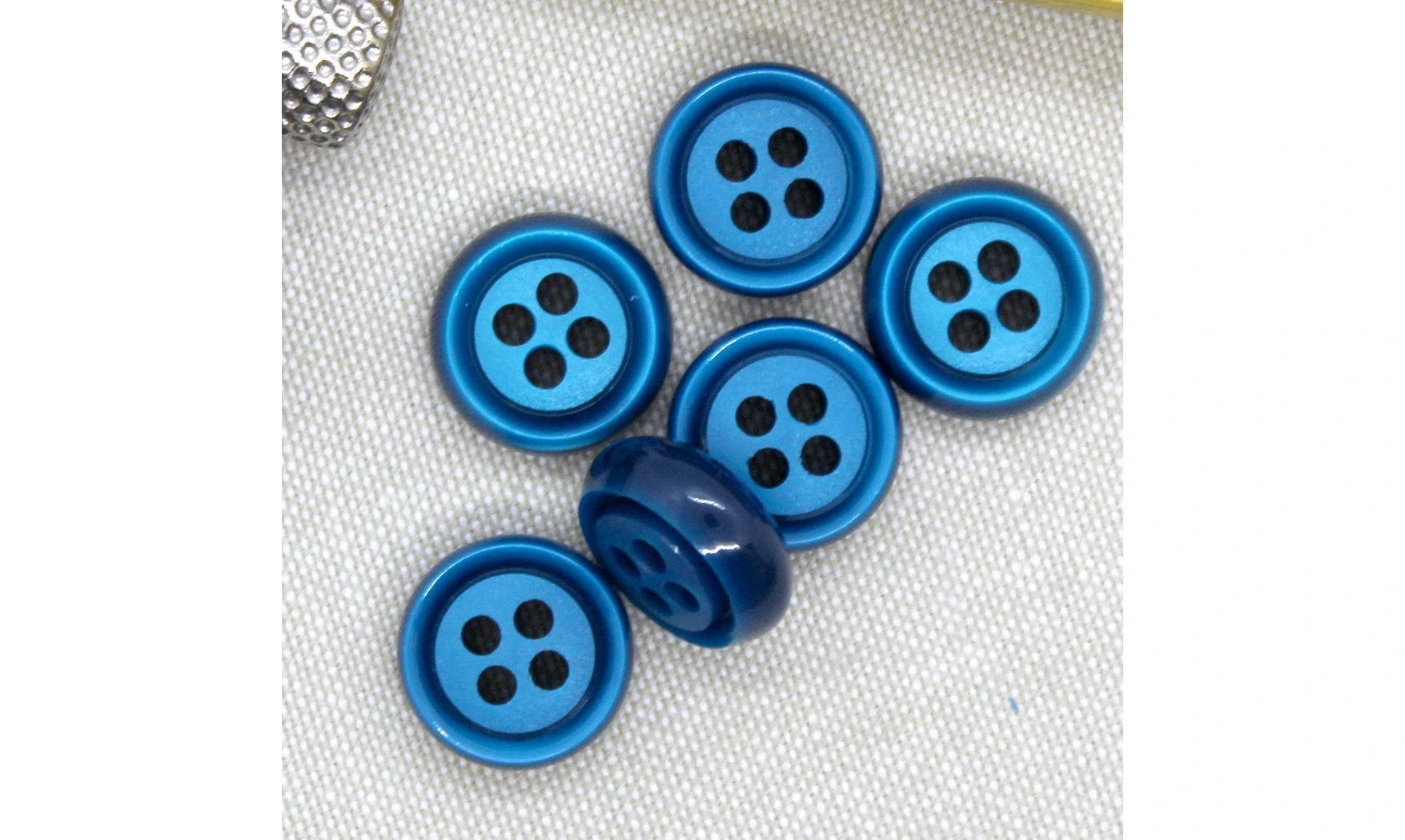 6 boutons / 17MM / Bleu vif
