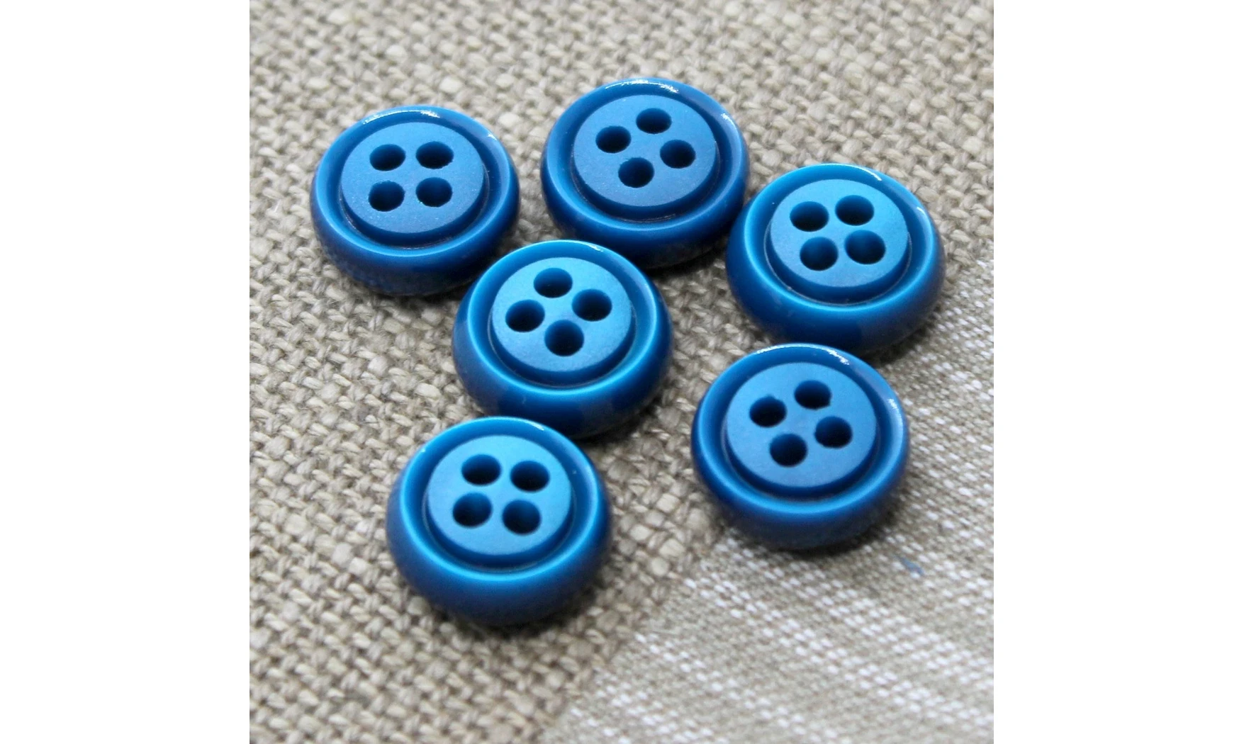 6 boutons / 17MM / Bleu vif