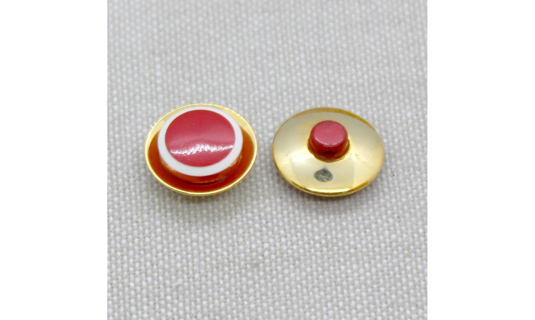 Vintage Button 373B
